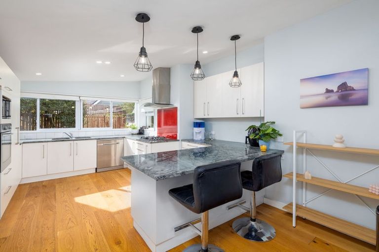 Photo of property in 7 Sawtell Place, Northcote, Christchurch, 8052