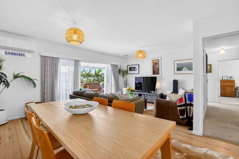Photo of property in 2/35 Rangitoto Terrace, Milford, Auckland, 0620