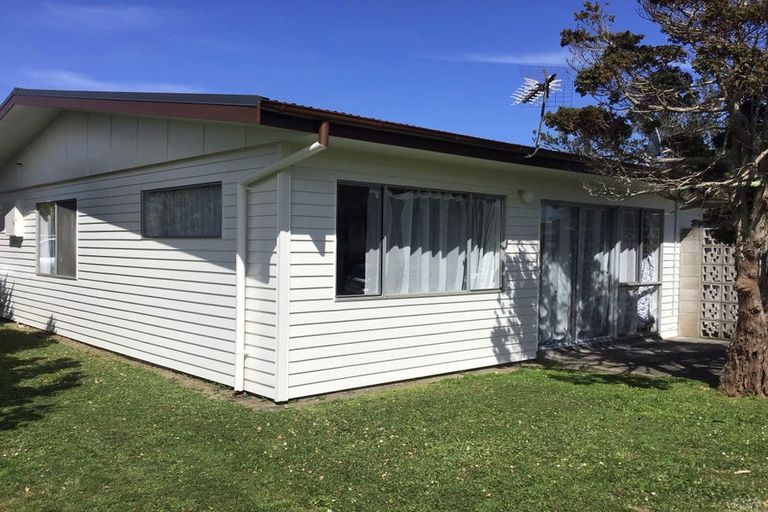 Photo of property in 7 Padnell Crescent, Paparangi, Wellington, 6037