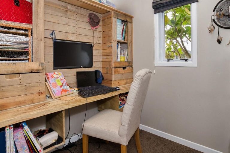 Photo of property in 61 Gorge Road, Maungaturoto, 0520