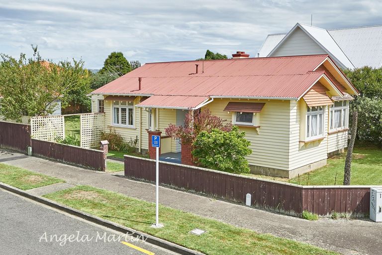 Photo of property in 46 Dahlia Street, Palmerston North, 4410