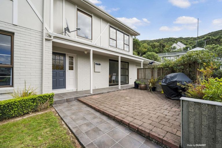 Photo of property in 17 Paddington Grove, Karori, Wellington, 6012