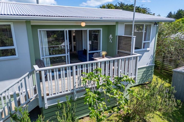 Photo of property in 3 Arthur Street, Waikawa Beach, Levin, 5573