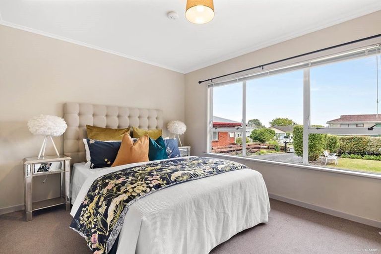Photo of property in 20 Spence Road, Henderson, Auckland, 0612