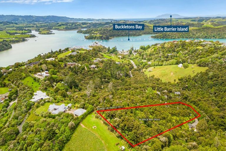 Photo of property in 69 Brick Bay Drive, Sandspit, Warkworth, 0982