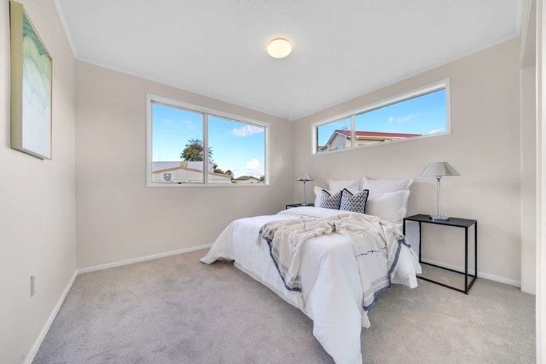Photo of property in 54 Pukeroa Place, Papakura, 2110