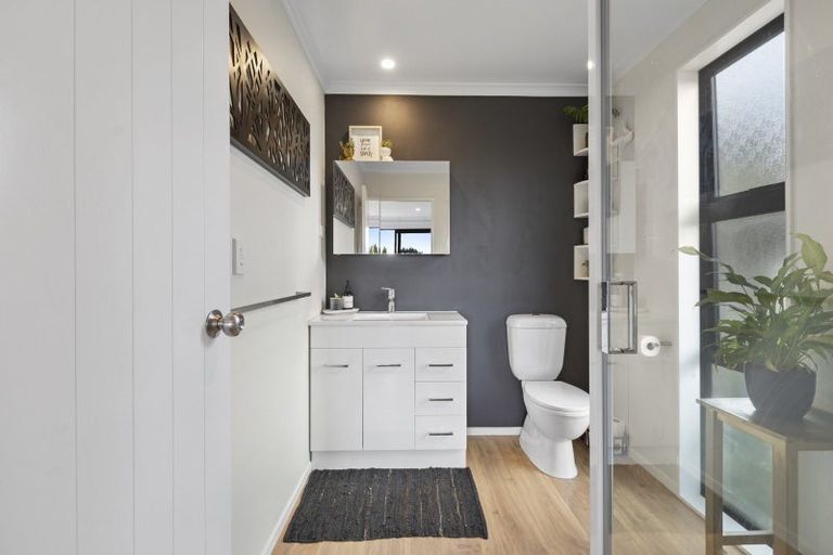 Photo of property in 338 Valley Road, Colyton, Feilding, 4775