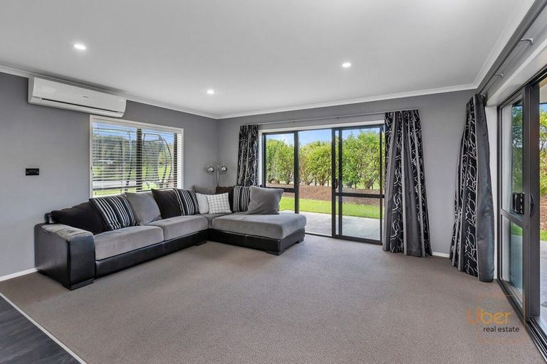 Photo of property in 19 Woodland Road, Maungaturoto, 0588