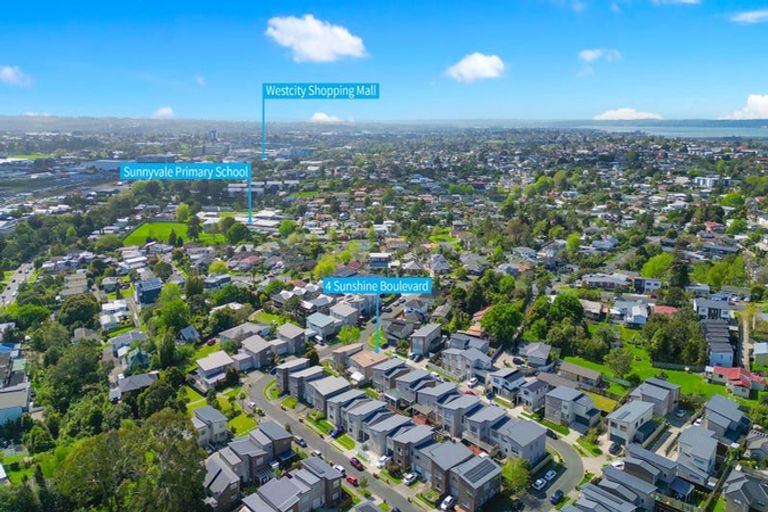 Photo of property in 4 Sunshine Boulevard, Sunnyvale, Auckland, 0612