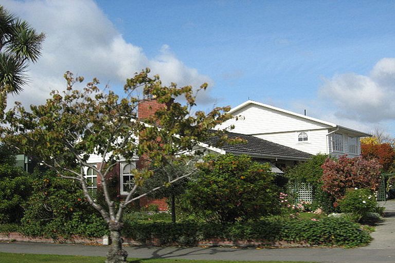 Photo of property in 26 Grahams Road, Ilam, Christchurch, 8041