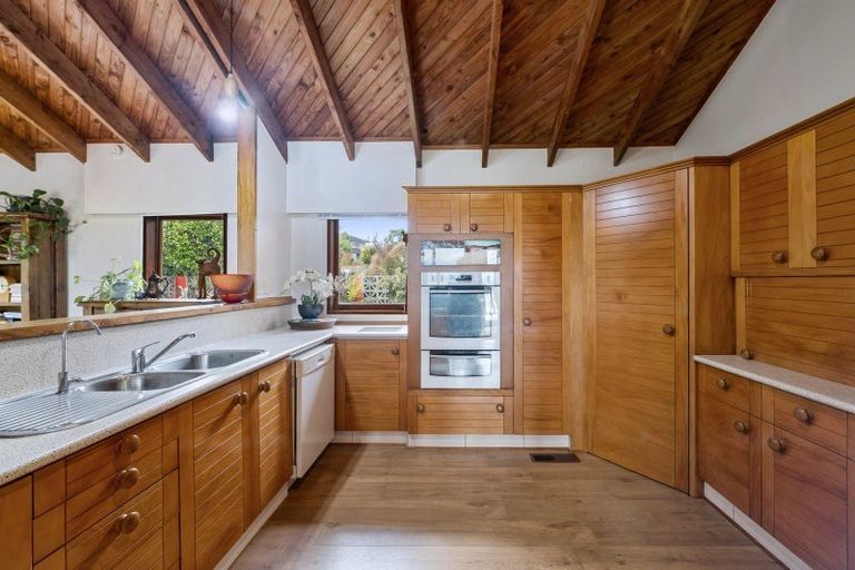 Photo of property in 11 Rika Place, Kawaha Point, Rotorua, 3010