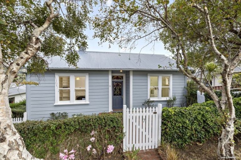 Photo of property in 7 Retter Street, Paparangi, Wellington, 6037