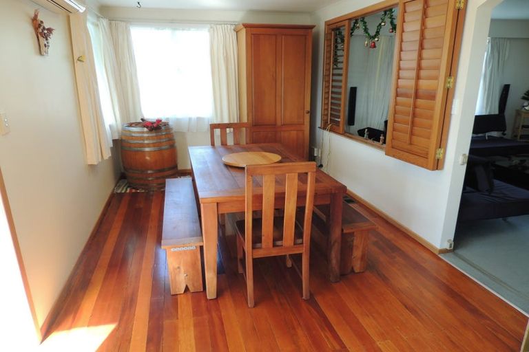Photo of property in 18 Lavelle Road, Henderson, Auckland, 0612