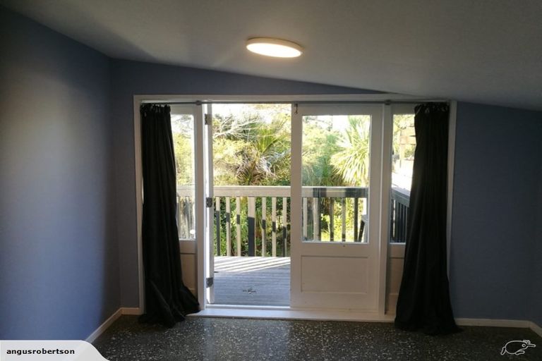 Photo of property in 54 Divich Avenue, Te Atatu South, Auckland, 0610