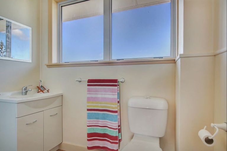 Photo of property in 19 Marine Parade South, Foxton Beach, Foxton, 4815