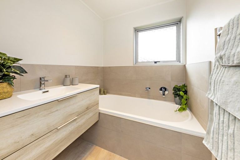 Photo of property in 36 Cranmere Crescent, Mangere East, Auckland, 2024