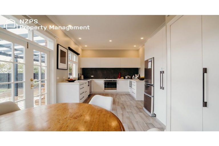 Photo of property in 372 Bay View Road, Saint Clair, Dunedin, 9012