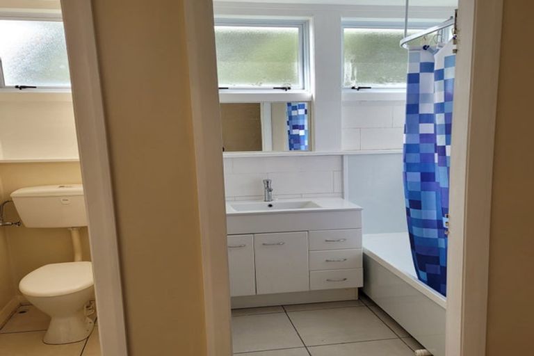 Photo of property in 27 Cook Street, Marfell, New Plymouth, 4310