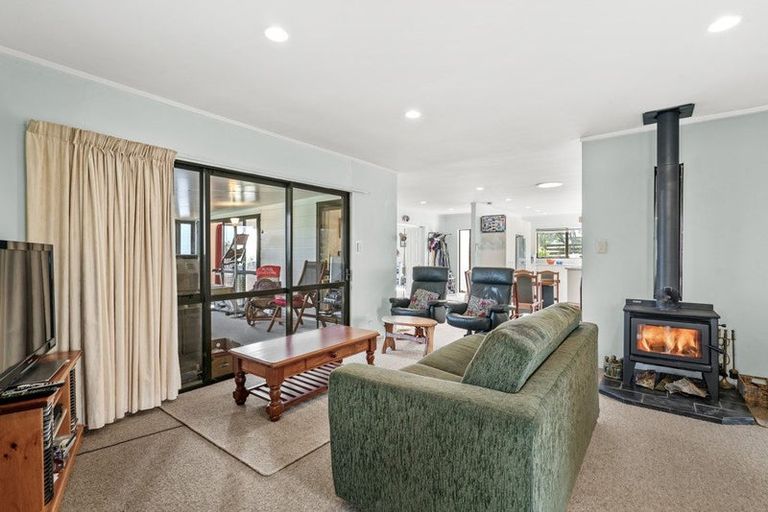 Photo of property in 209 Kaipara Road, Papakura, 2582