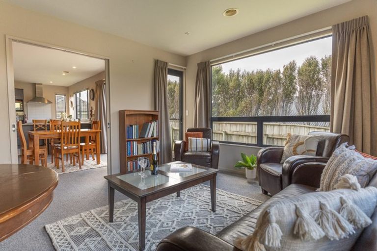 Photo of property in 5 Kaweka Close, Aotea, Porirua, 5024