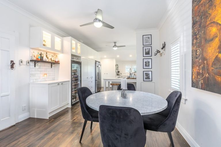 Photo of property in 1/27 Onewa Road, Northcote, Auckland, 0627