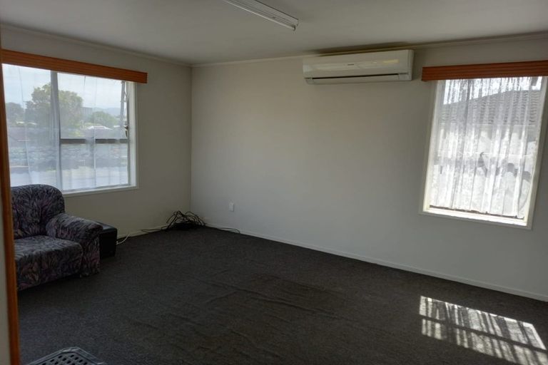 Photo of property in 9 Kelman Road, Kelston, Auckland, 0602