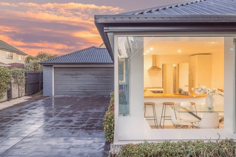 Photo of property in 2/97a Grimseys Road, Redwood, Christchurch, 8051