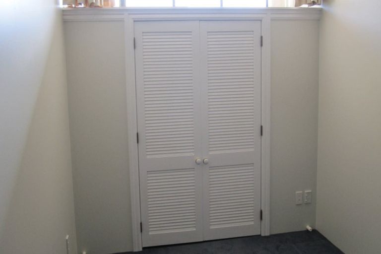 Photo of property in Endeavour Apartments, 13/125 Thorndon Quay, Pipitea, Wellington, 6011