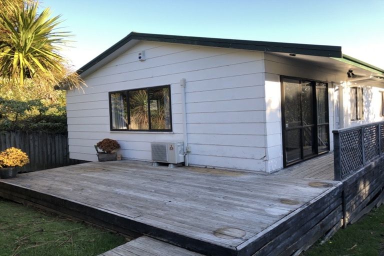 Photo of property in 2/13 Craigbank Avenue, New Lynn, Auckland, 0600