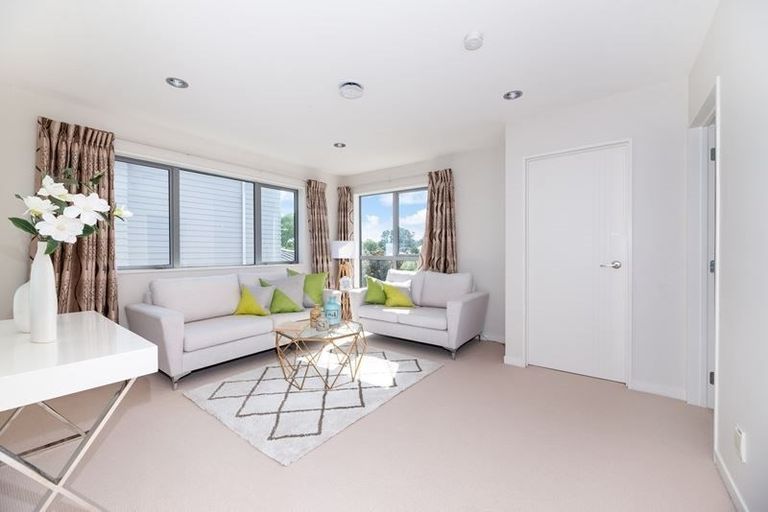 Photo of property in 38a Mark Edward Drive, Half Moon Bay, Auckland, 2012
