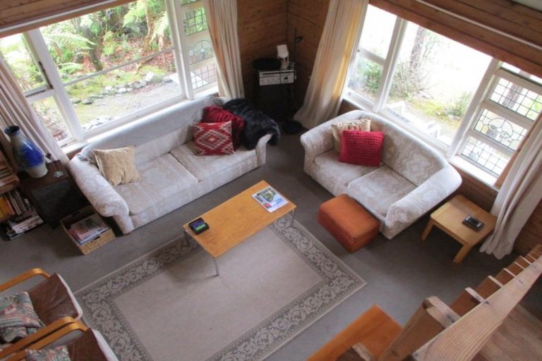 Photo of property in 19 Ivy Terrace, Moana, 7872