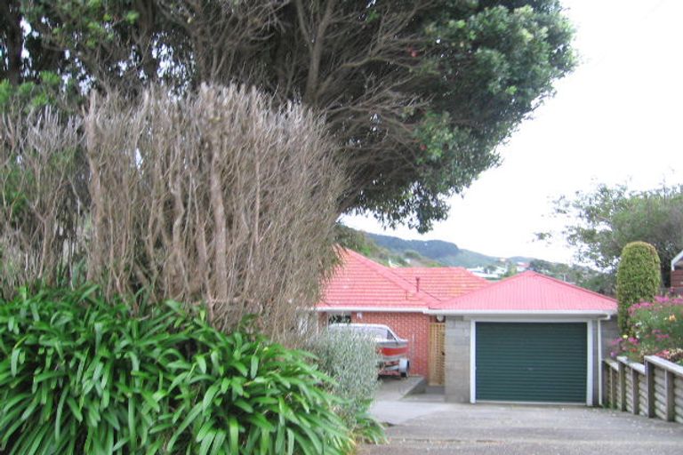 Photo of property in 24 Larsen Crescent, Tawa, Wellington, 5028
