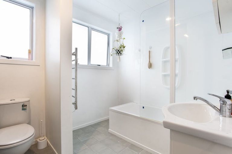 Photo of property in 93 Awaroa Road, Helensville, 0800