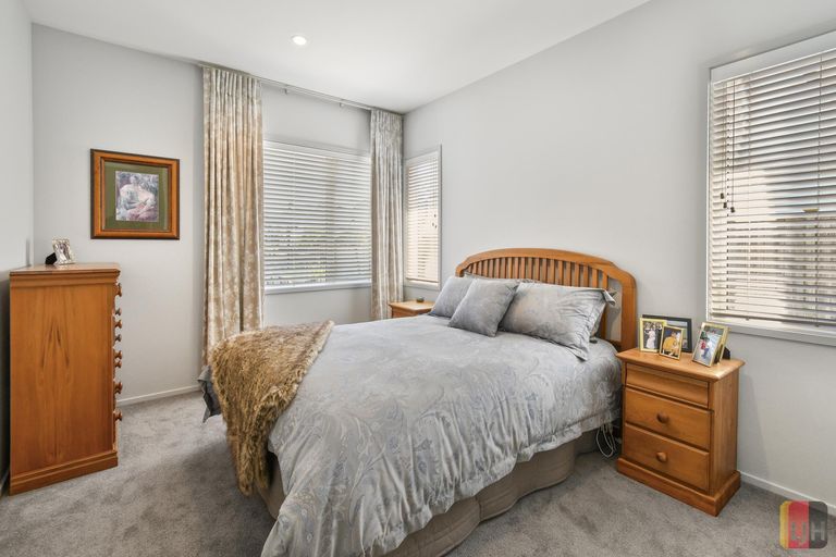 Photo of property in 2 Portofino Point, Karaka, Papakura, 2113