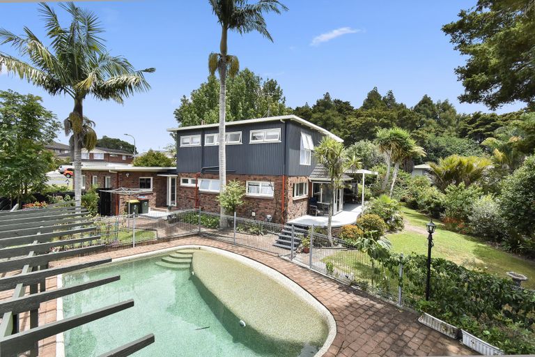 Photo of property in 11 Iorangi Place, Hillpark, Auckland, 2102