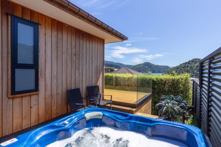 Photo of property in 18a Russell Street, Picton, 7220