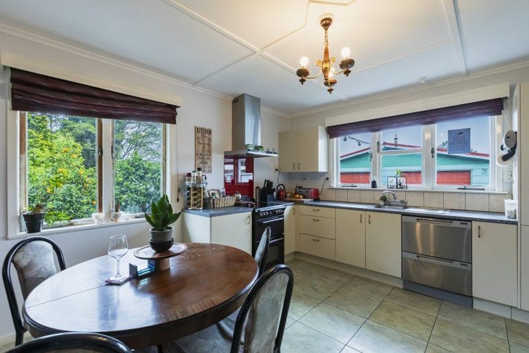 Photo of property in 243 State Highway 2, Clive, 4102