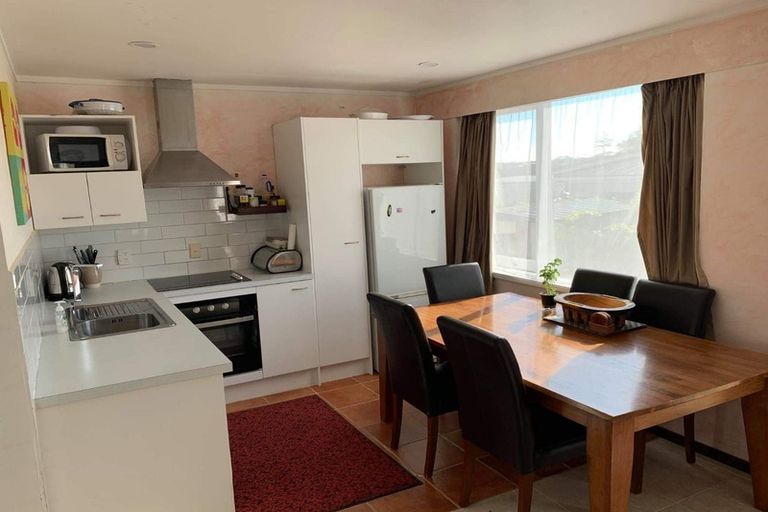 Photo of property in 2/91 Verran Road, Birkenhead, Auckland, 0626