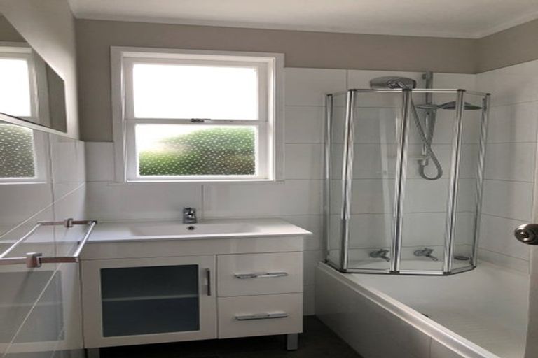 Photo of property in 30 Convair Crescent, Mangere, Auckland, 2022