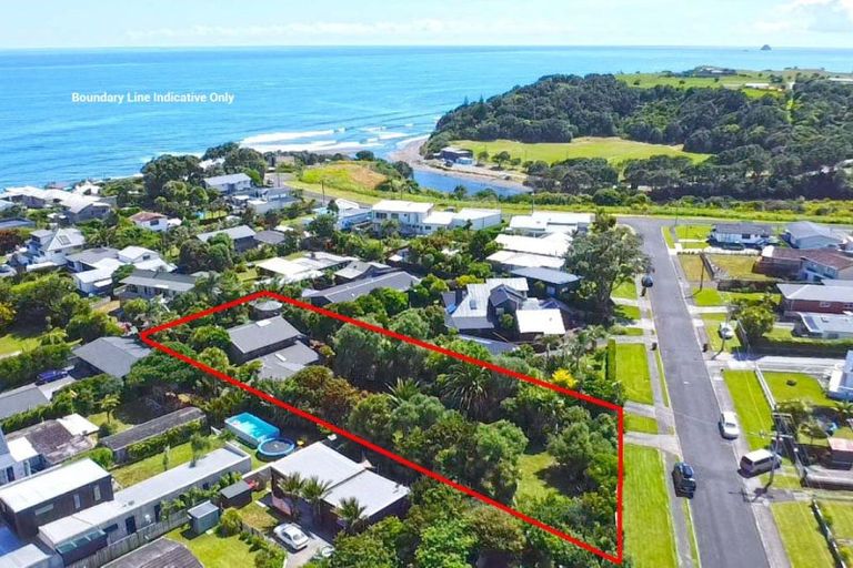 Photo of property in 7-9 Mace Terrace, Oakura, 4314