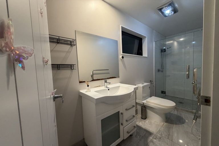 Photo of property in 43 Redoubt Road, Goodwood Heights, Auckland, 2105