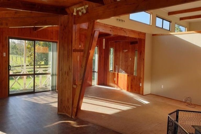 Photo of property in 386 Henderson Valley Road, Henderson Valley, Auckland, 0612