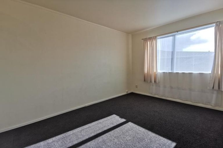 Photo of property in 2a Colchester Crescent, Newlands, Wellington, 6037