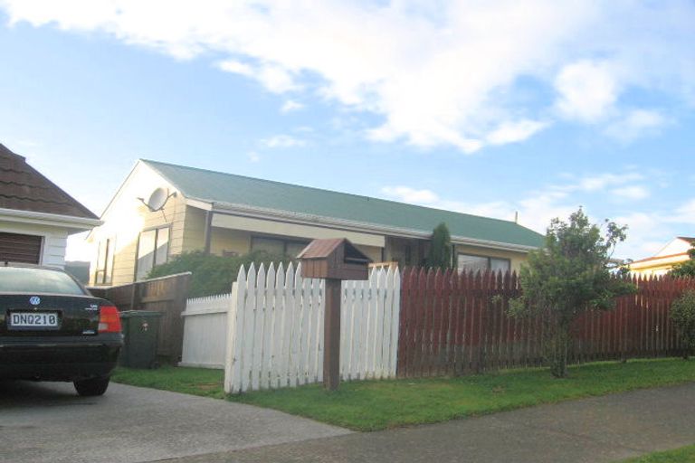 Photo of property in 25 Saint Aidans Way, Tawa, Wellington, 5028