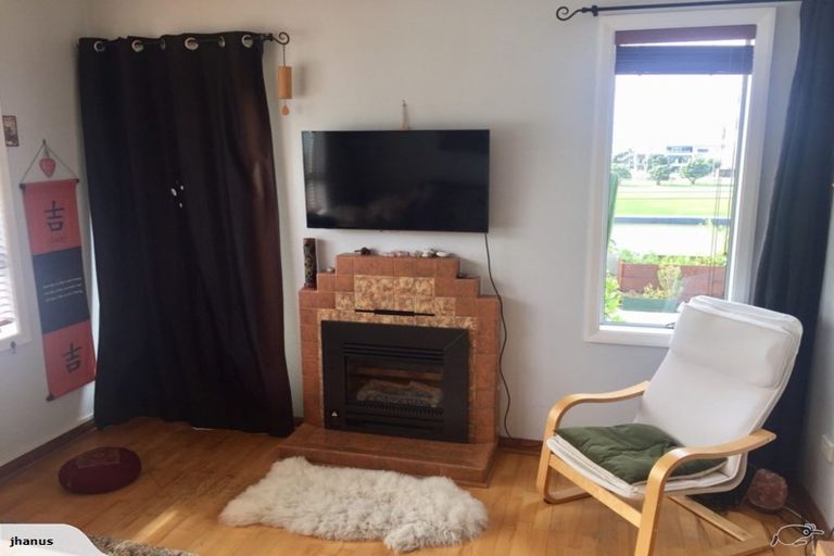 Photo of property in San Antonio Flats, 5/12 Kilbirnie Crescent, Kilbirnie, Wellington, 6022