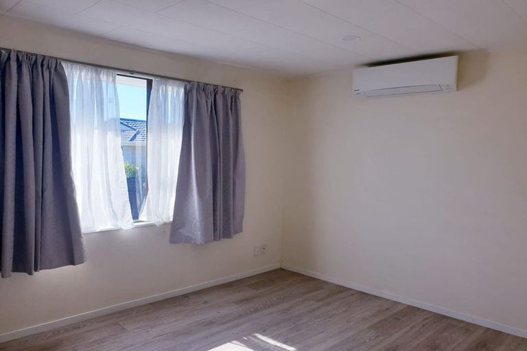 Photo of property in 28 Glen Close, Glen Eden, Auckland, 0602
