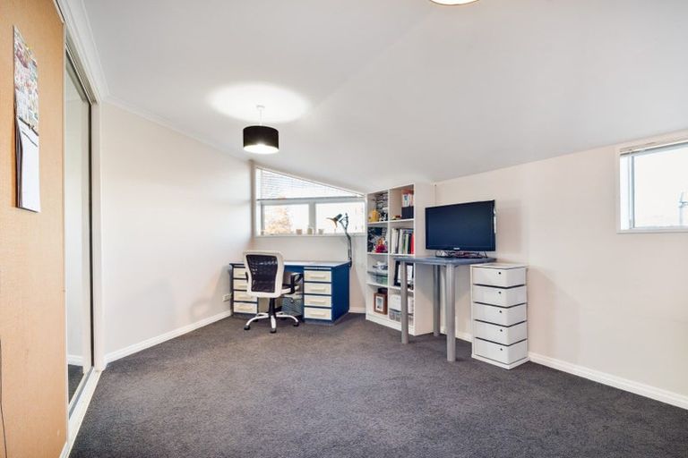 Photo of property in 15 Sutton Place, Dallington, Christchurch, 8061