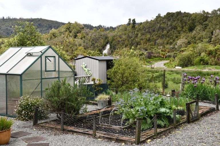 Photo of property in 8 Gladstone Street, Seddonville, Westport, 7891