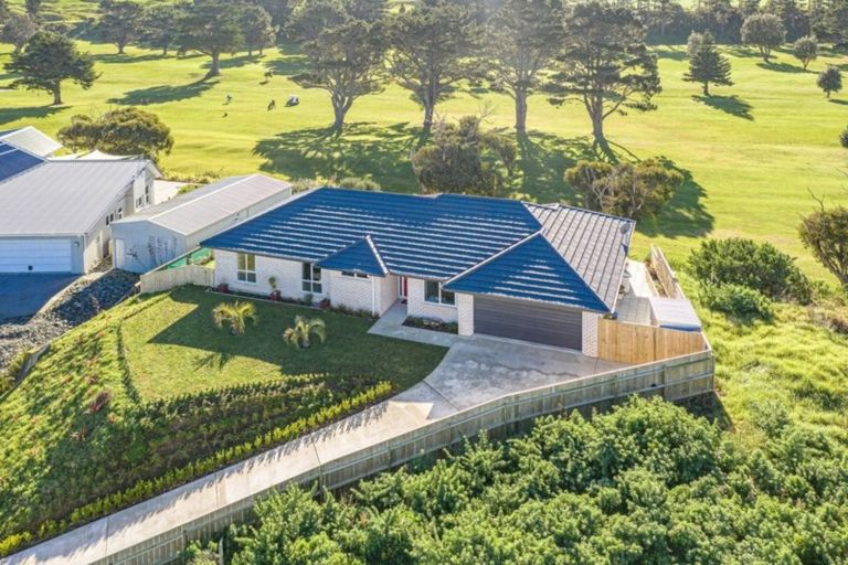 Photo of property in 37 Golf Vue Place, Castlecliff, Whanganui, 4501
