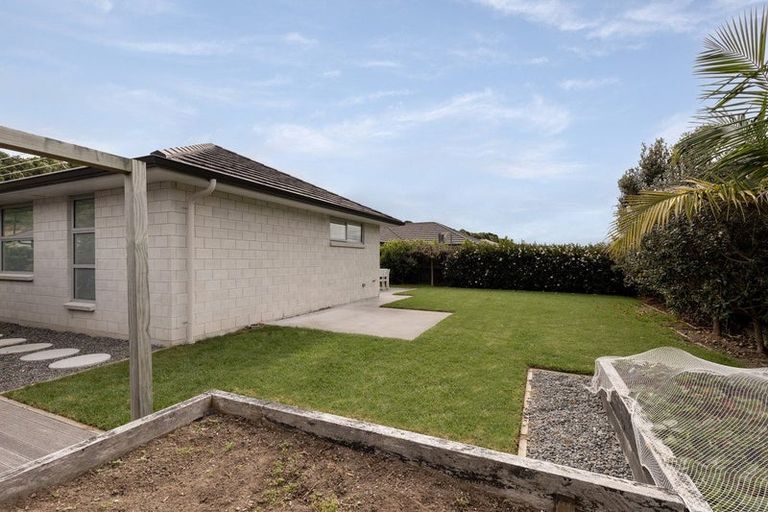 Photo of property in 6 Lakeside Terrace, Omokoroa, 3114